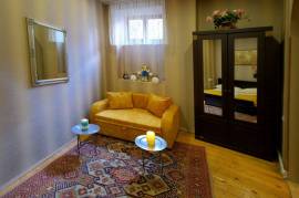 For Rent, 6 Room, Old building, Tbilisi, Krtsanisi