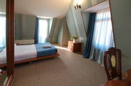 For Rent, 6 Room, Old building, Tbilisi, Krtsanisi