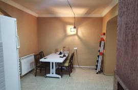 For Rent, 2 Room, Old building, Tbilisi, saburtalo