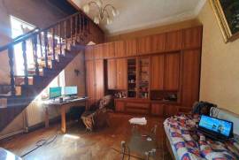 Продается квартира, 8 Kомнатная, Старое здание, Тбилиси, Сололаки