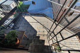 Продается квартира, 8 Kомнатная, Старое здание, Тбилиси, Сололаки