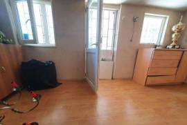 Продается квартира, 8 Kомнатная, Старое здание, Тбилиси, Сололаки