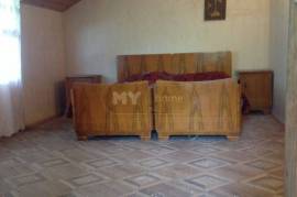 House For Sale, vake