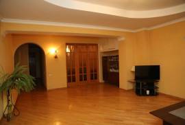 Продается квартира, 4 Kомнатная, Старое здание, Тбилиси, saburtalo