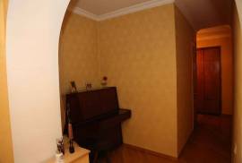 Продается квартира, 4 Kомнатная, Старое здание, Тбилиси, saburtalo