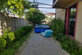 იყიდება სახლი, 8 ოთახიანი, თბილისი, ივერთუბანი