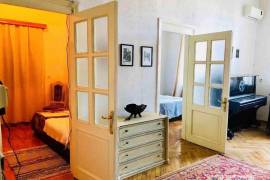Аренда, 3 Kомнатная, Старое здание, Тбилиси, Сололаки