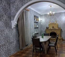 House For Sale, Tskneti