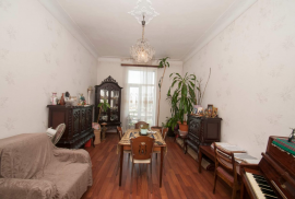 Apartment for sale, 6 Room, Old building, Batumi