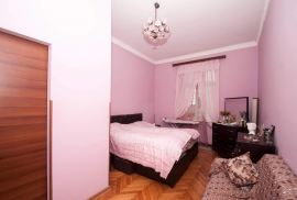 Apartment for sale, 6 Room, Old building, Batumi