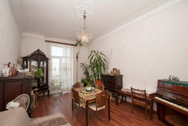 Apartment for sale, 6 Room, Old building, Batumi