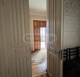 House For Sale, Sapichkhia