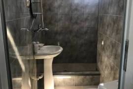 იყიდება, სასტუმრო