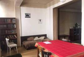 Apartment for sale, Old building, vake