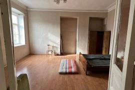 Apartment for sale, Old building, Avlabari