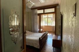 Продается квартира, Старое здание, Батуми