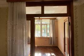 Продается квартира, Старое здание, Батуми