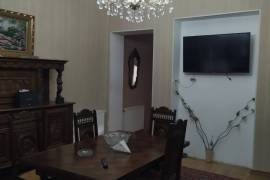 Apartment for sale, Old building, Isani