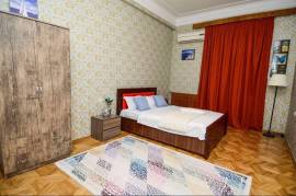 Apartment for sale, 9 Room, Old building, Tbilisi, Chugureti