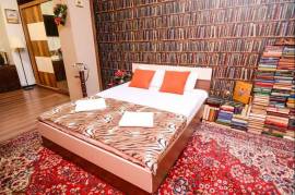 Apartment for sale, 9 Room, Old building, Tbilisi, Chugureti