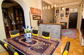 Apartment for sale, 9 Room, Old building, Tbilisi, Chugureti