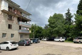 Продается квартира, 4 Kомнатная, Старое здание, Кутаиси