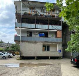 Продается квартира, 4 Kомнатная, Старое здание, Кутаиси