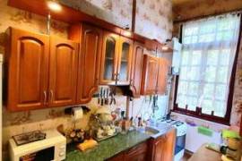 ქირავდება ბინა, 2 ოთახიანი, ძველი აშენებული, თბილისი, სოლოლაკი