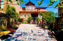 House For Sale, Sololaki