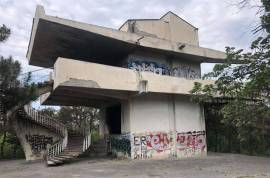 For Rent, Universal, Lisi lake