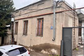 Аренда, 4 Kомнатная, Старое здание, Тбилиси, Чугурети