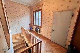Аренда, 4 Kомнатная, Старое здание, Тбилиси, Чугурети