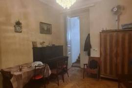 Продается квартира, 3 Kомнатная, Старое здание, Тбилиси, Чугурети