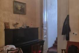 Продается квартира, 3 Kомнатная, Старое здание, Тбилиси, Чугурети