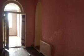 Apartment for sale, Old building, Isani