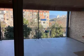 იყიდება ბინა, 3 ოთახიანი, ძველი აშენებული, თბილისი